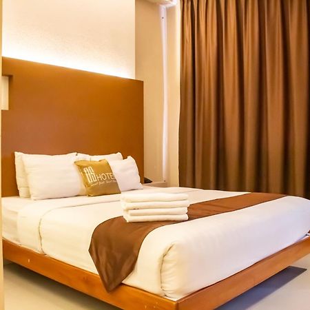 Os Hotel Airport Batam Exteriör bild