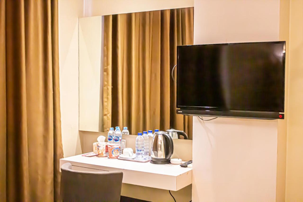 Os Hotel Airport Batam Exteriör bild