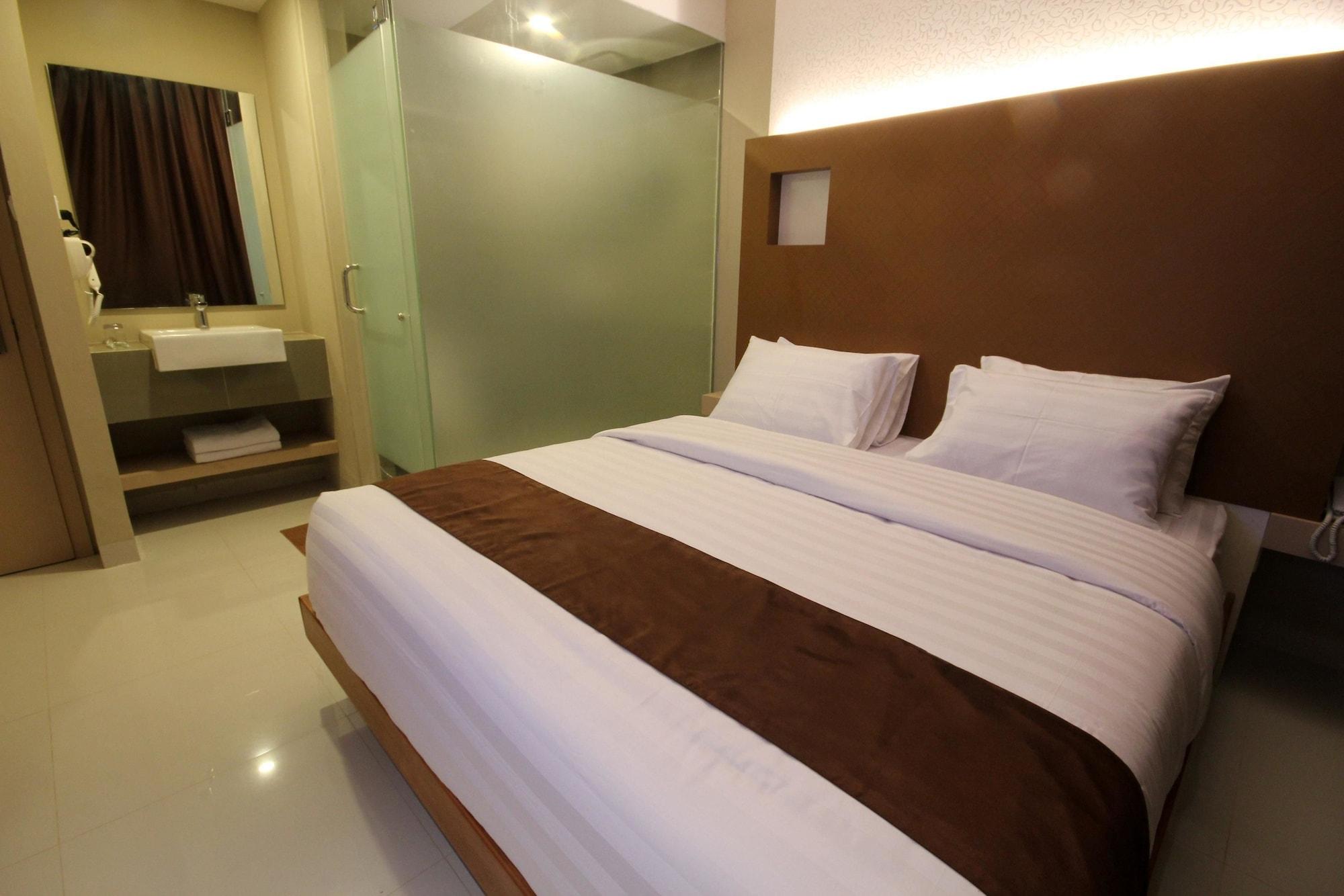 Os Hotel Airport Batam Exteriör bild