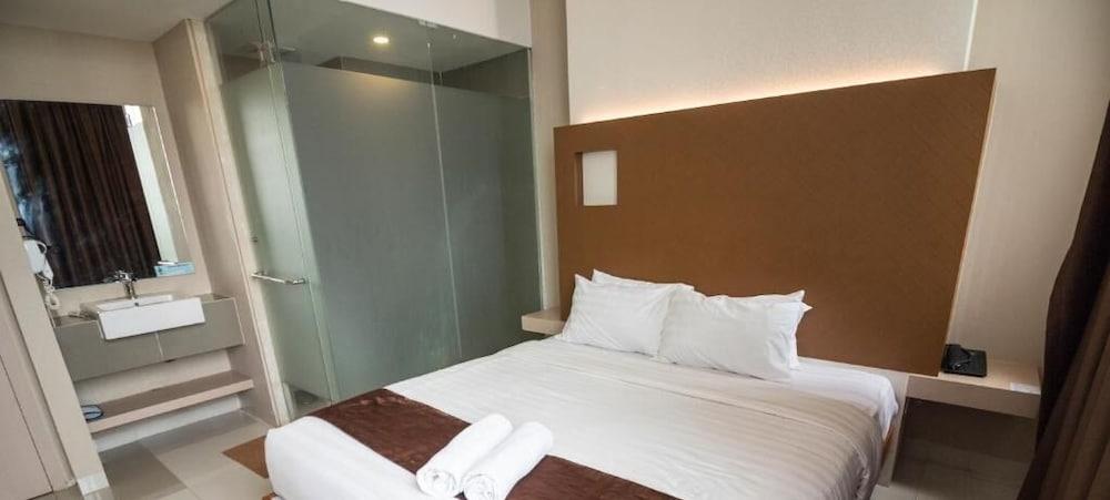 Os Hotel Airport Batam Exteriör bild