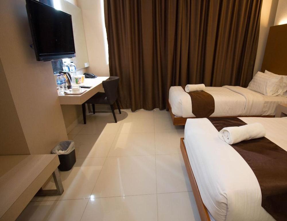 Os Hotel Airport Batam Exteriör bild