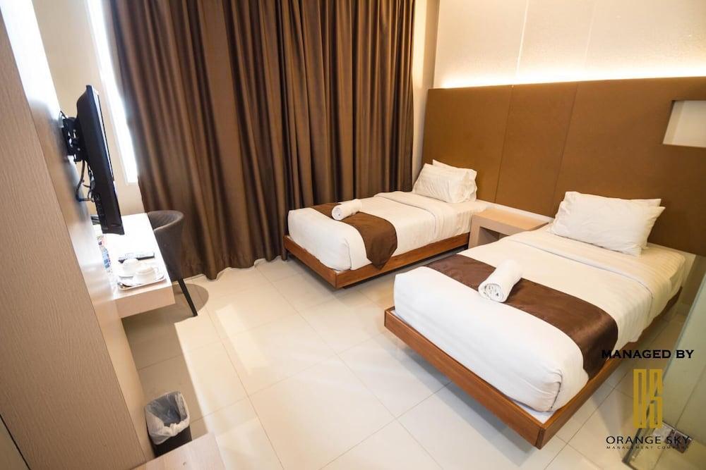 Os Hotel Airport Batam Exteriör bild