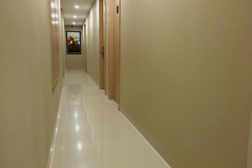 Os Hotel Airport Batam Exteriör bild