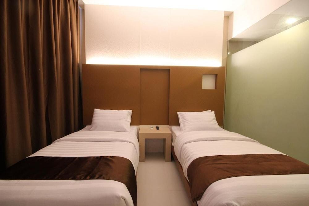 Os Hotel Airport Batam Exteriör bild