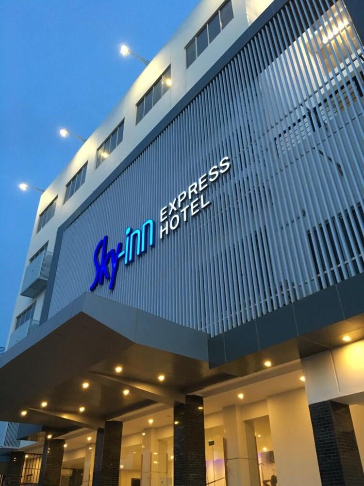 Os Hotel Airport Batam Exteriör bild