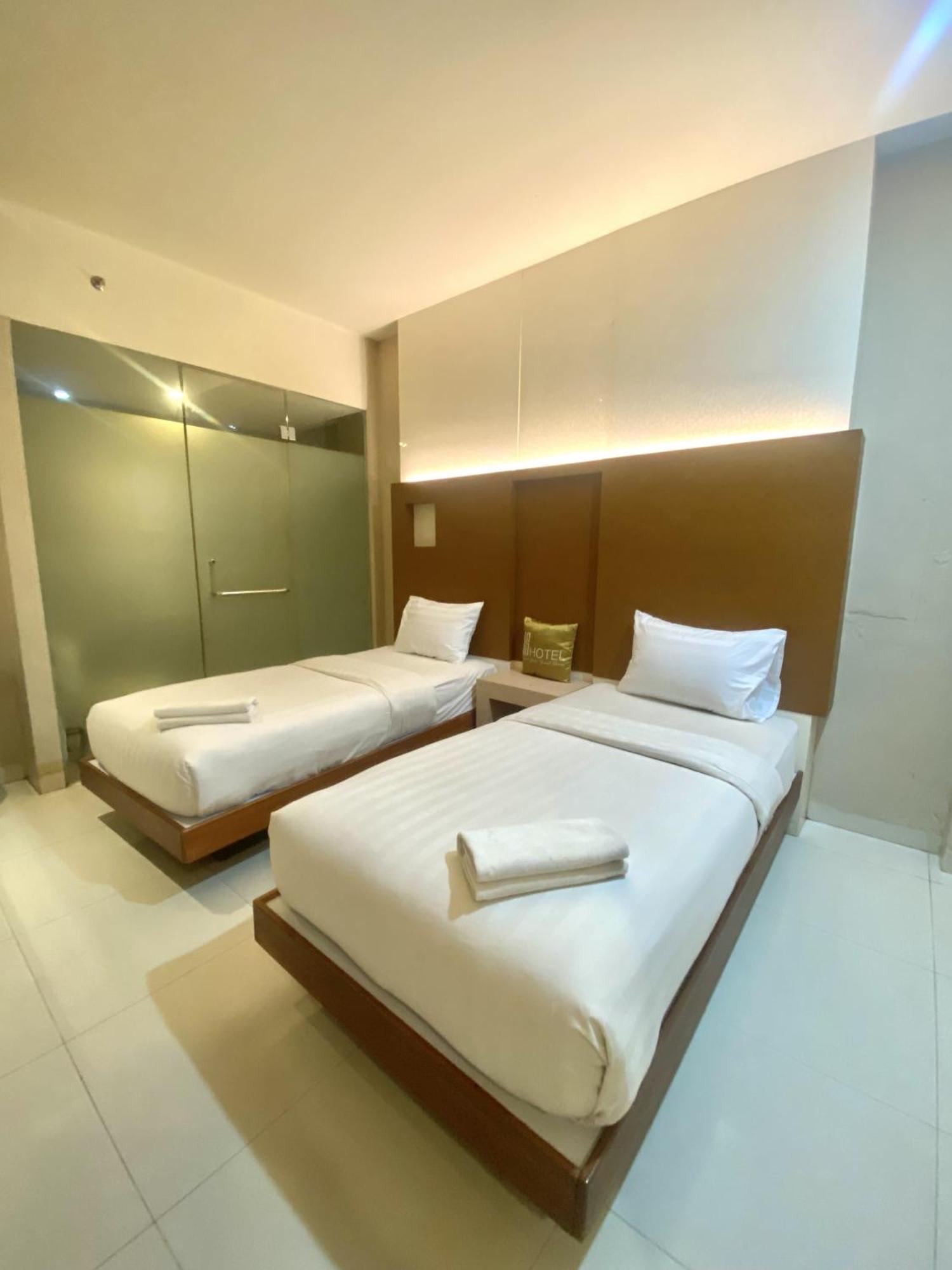 Os Hotel Airport Batam Exteriör bild