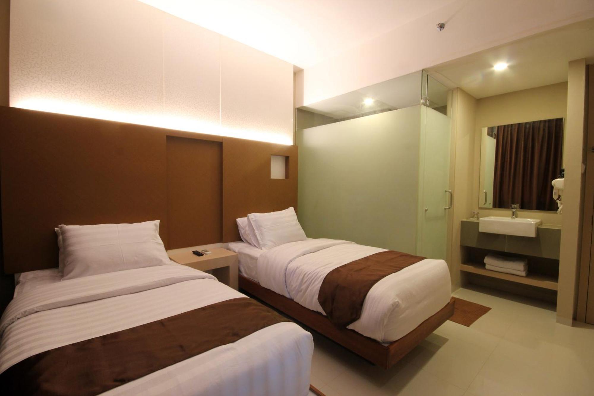 Os Hotel Airport Batam Exteriör bild