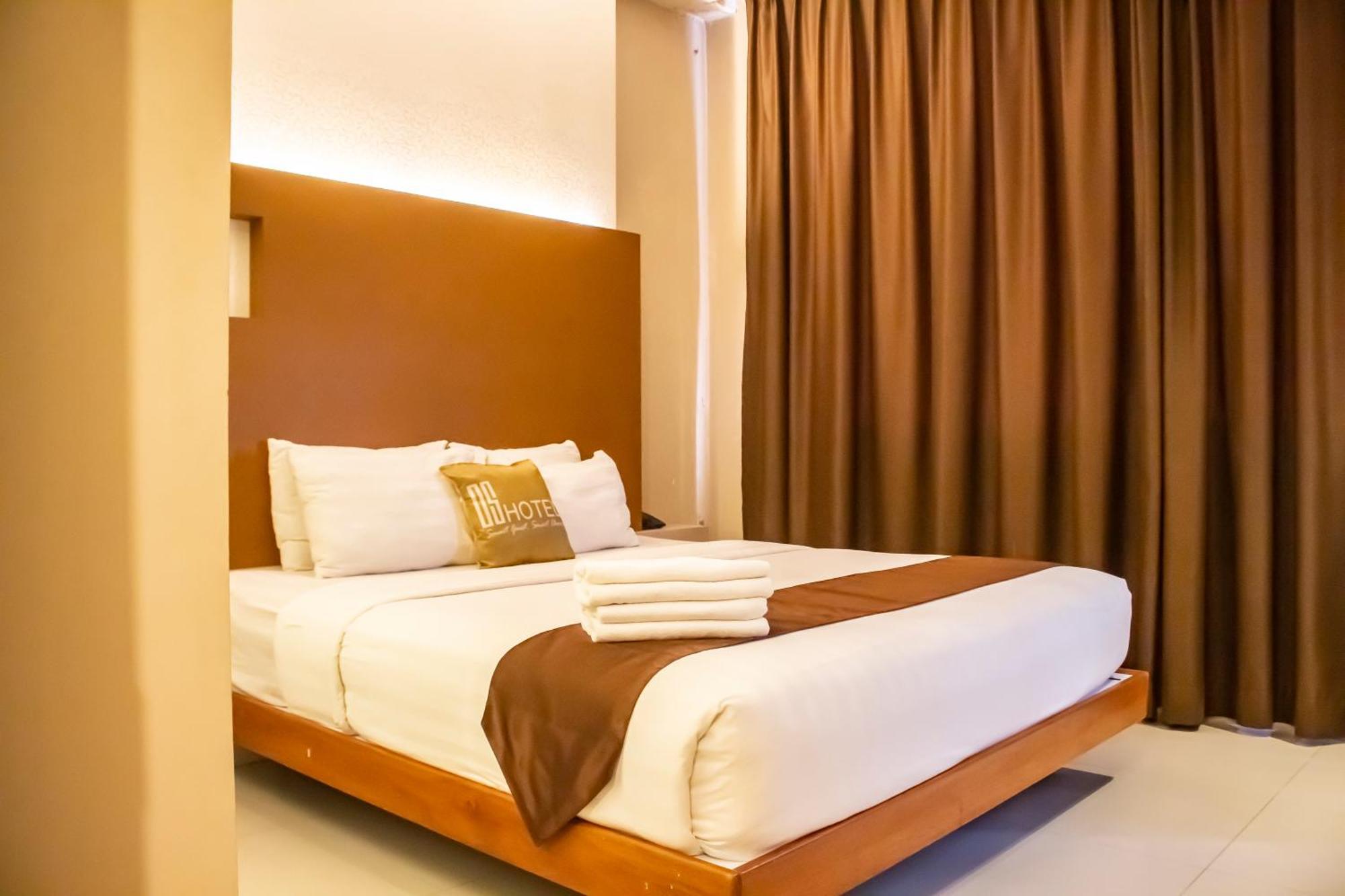 Os Hotel Airport Batam Exteriör bild
